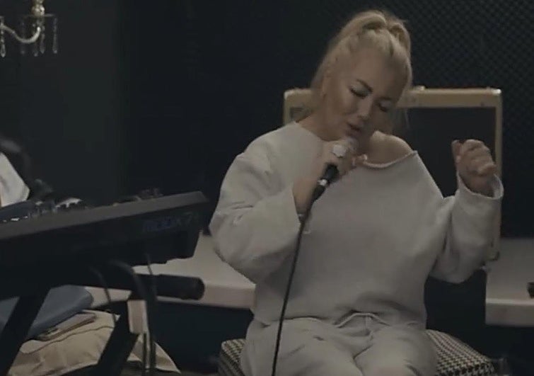 Amaia Montero interpreta la nueva canción 'Inspiración' de La Oreja de Van Gogh