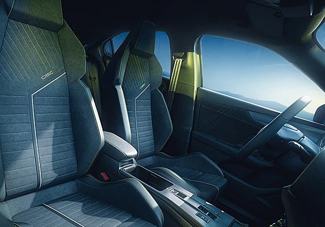 El Corsa Vision Gran Turismo es un concepto que aparece para señalar cómo pueden ser los modelos GSE. A la dcha. interior y asientos muy deportivos del Mokka GSE.