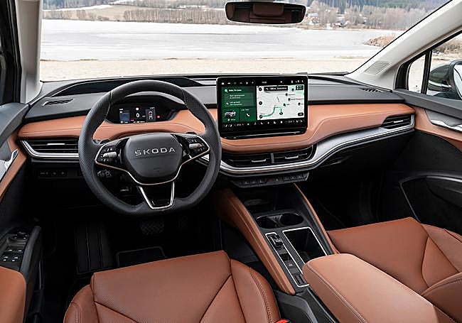 El diseño de la versión Coupé resulta más llamativa y se diferencia de lo más vendido hoy día, los SUV. El interior es un reflejo de la calidad de Kia