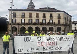 Concentración de trabajadores de la limpieza en la plaza.