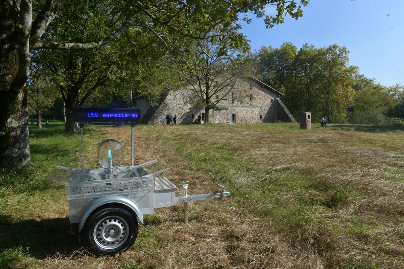 Las gallinas, en el epicentro de Chillida Leku