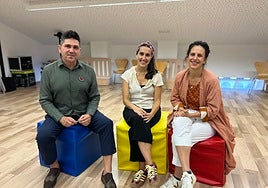 Mikel Serrano y las componentes de Lepaka en la presentación de la nueva temporada de Txiki-Txoko.