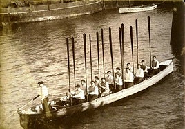 Trainera 'Invencibles' patroneada por Luis Carril.