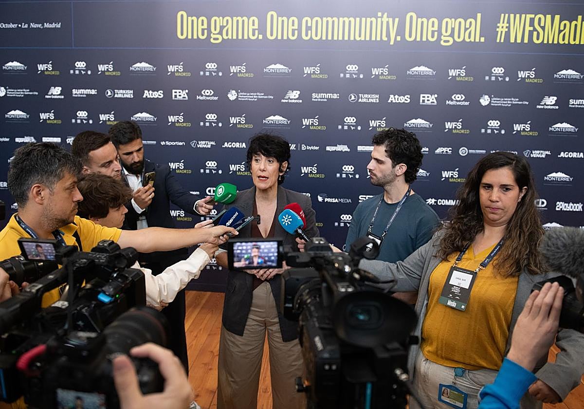 La ministra de Inclusión, Seguridad Social y Migraciones, Elma Saiz, durante su declaración.