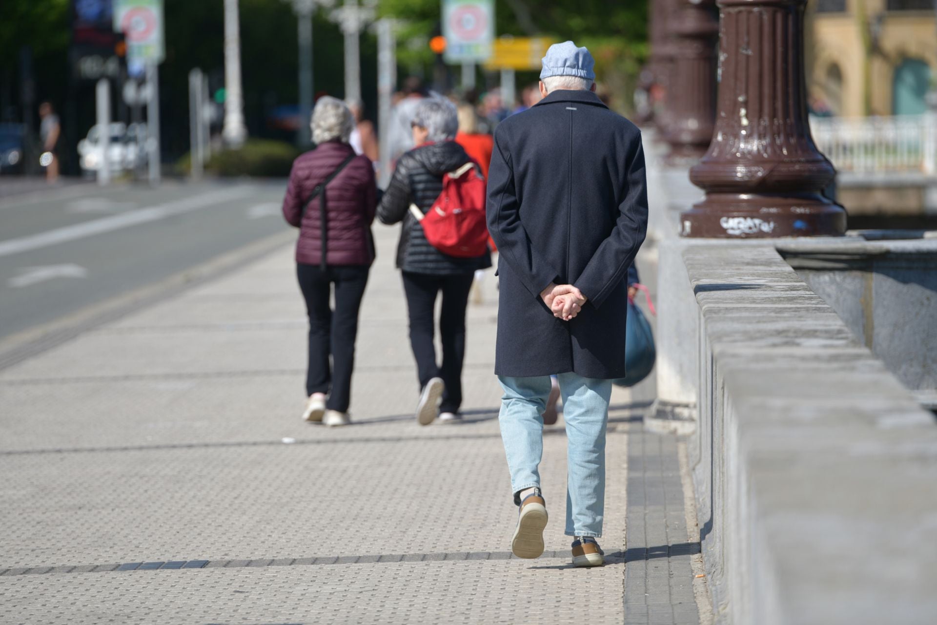 Adinekoen artean idazketa eta irakurketa sustatzeko kontakizunen lehiaketa