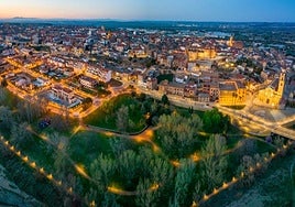 La ciudad medieval cerca de Gipuzkoa ideal para visitar en otoño: palacios, una catedral del siglo XV y los restos de una muralla