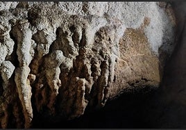 Zona de la cueva de Santakutz en la que se han hallado cuatro pequeños paneles con grabados antrópicos paleolíticos.