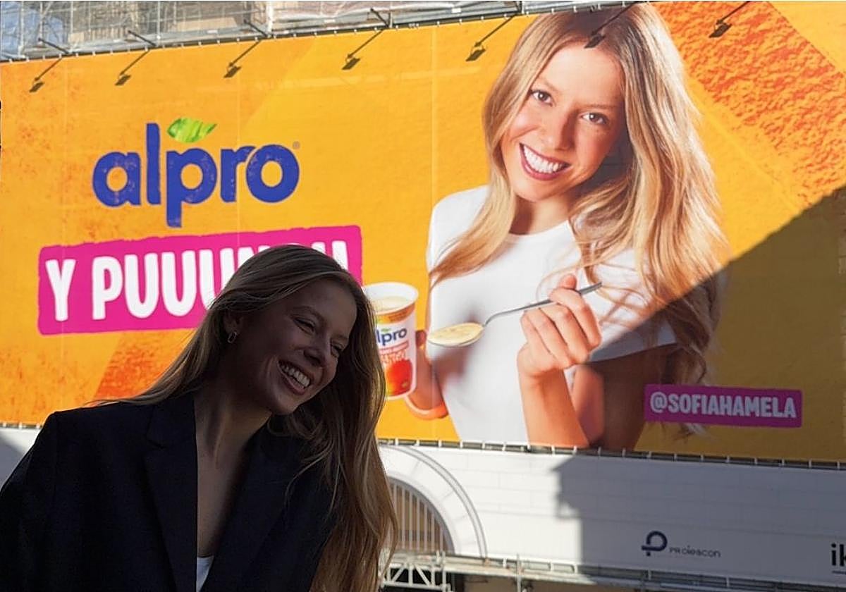 La joven donostiarra que aparece en un cartel gigante en pleno corazón de Madrid: «Jamás lo hubiese creído»