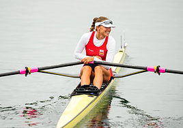 «Duele que se dude de ti», lamenta una de las remeras expulsadas por el Gobierno Vasco