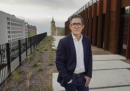 Joxe Mari Aizega, director del Basque Culinary Center, en una de las terrazas del GOe.