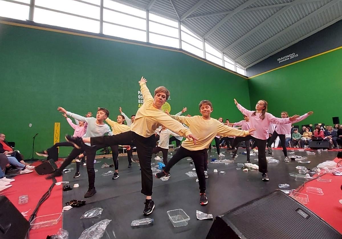 Un espectáculo creado por Anakrusa y representado en Pasaia.