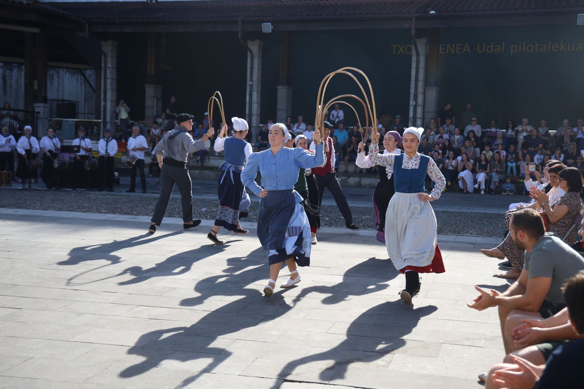 Astigarraga pone la guinda a la Kultur Astea con cien dantzaris