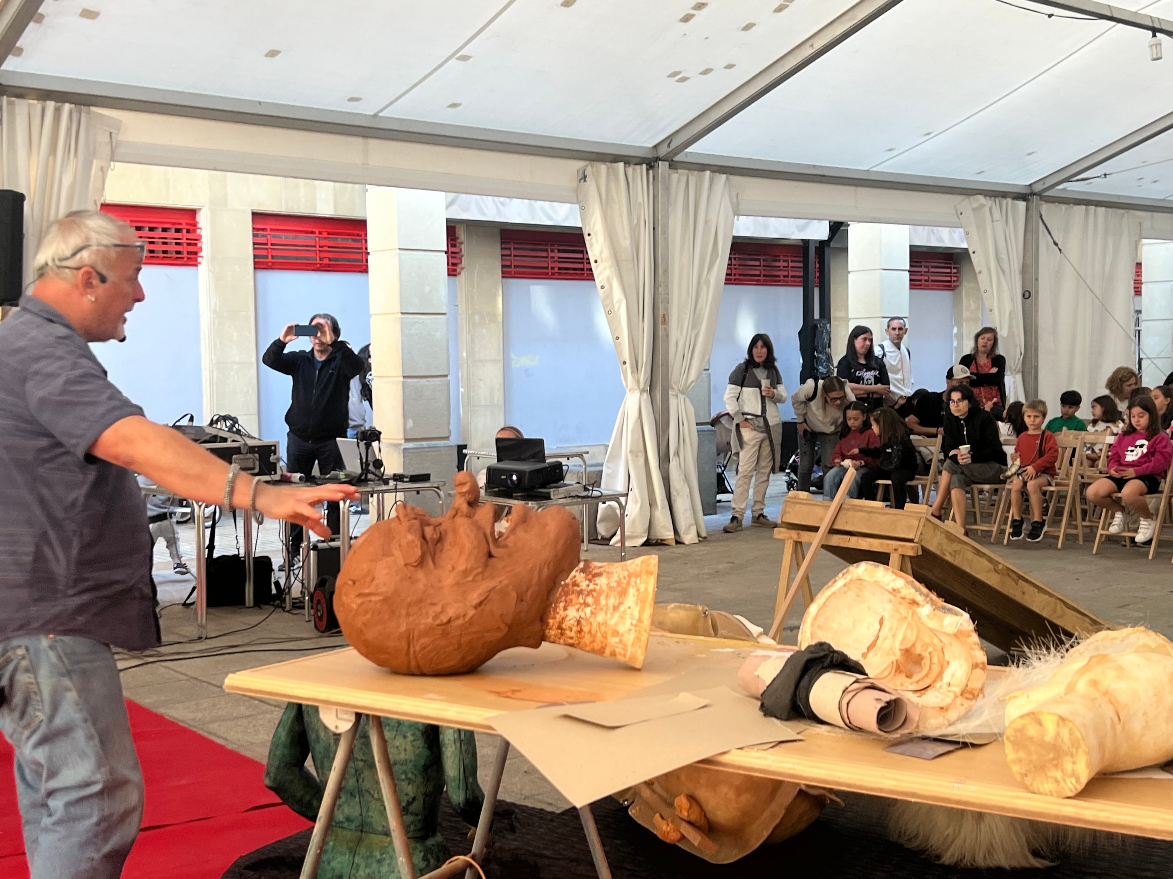 Los gigantes y cabezudos toman las calles Urretxu