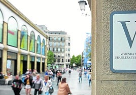 Cartel indicativo de la presencia de una vivienda para uso turístico.