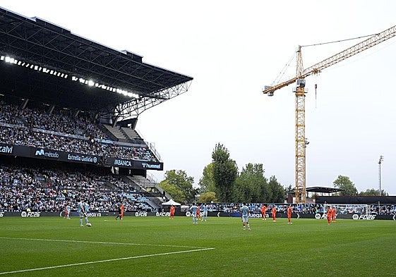 Los jugadores de la Real y el Celta se han quedado parados al inicio del partido.