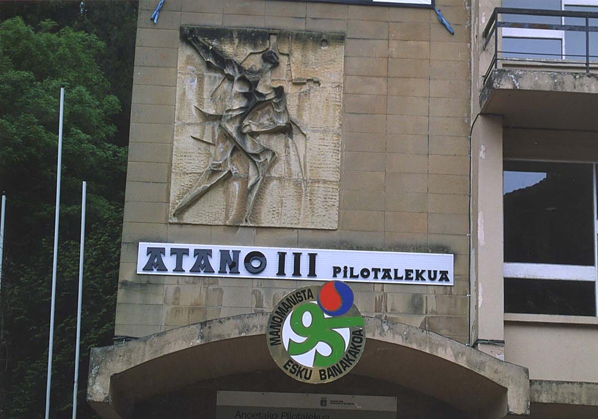 Fachada del Atano III.