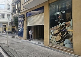 Local en la calle San Marcial al que llegarán próximamente Sebago y K-Way.