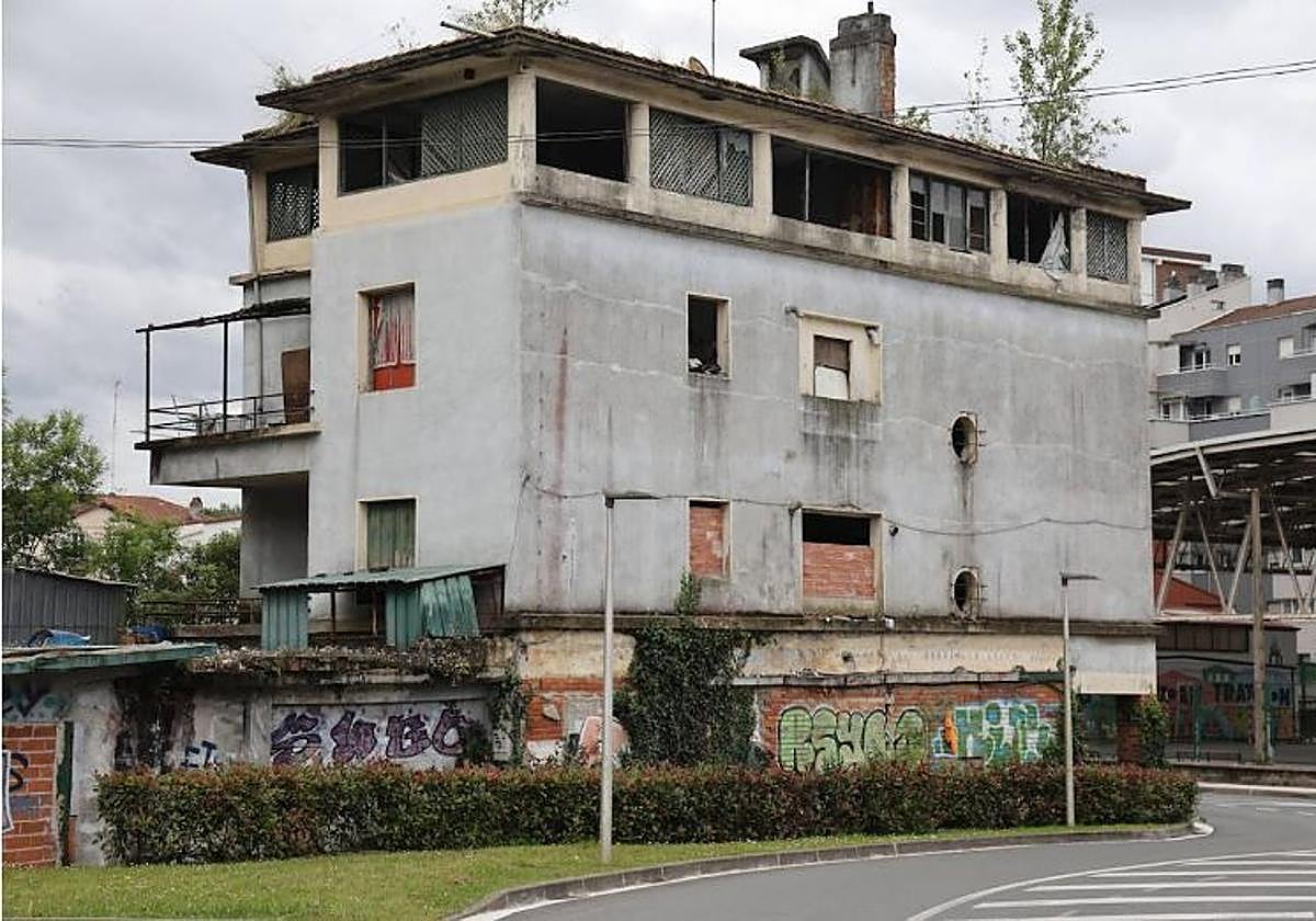 El edificio abandonado Villa Oyón.