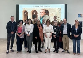 Elda y María del Juncal, flanqueando a la alcaldesa Laborda en la imagen, visitaron el CBA.