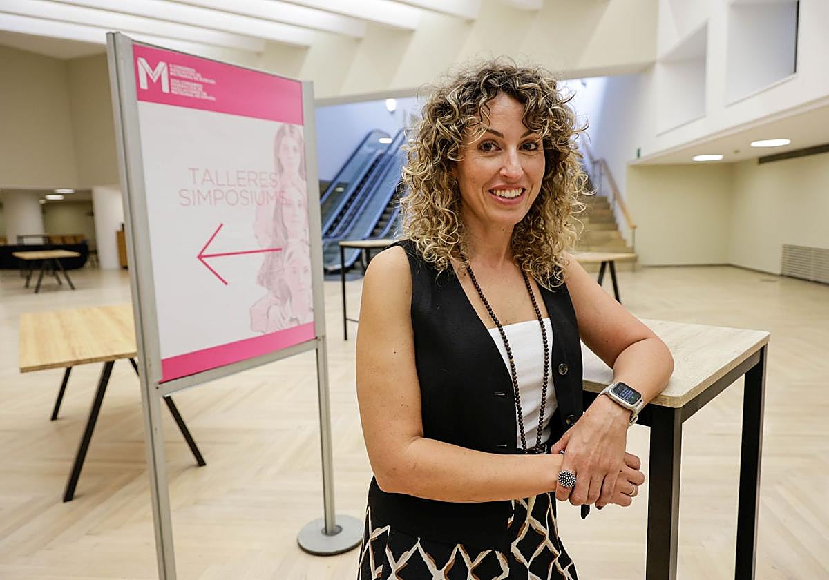 Estíbaliz Jiménez,presidenta de la Asociación de Matronas de Euskadi, ayer en el Kursaal.