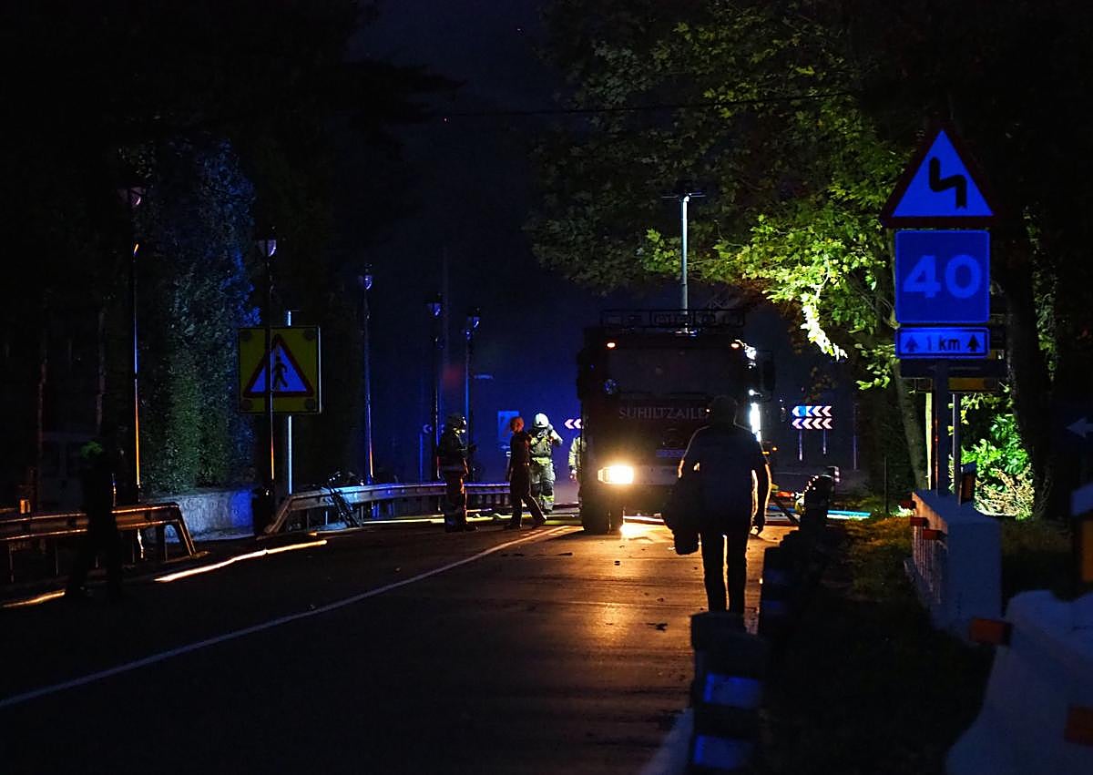 Imagen secundaria 1 - Un incendio devora un caserío en Zumaia