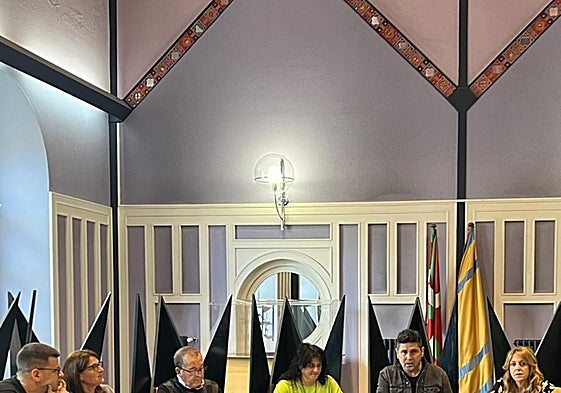 Los 6 ediles socialistas durante uno de los plenos de esta legislatura.