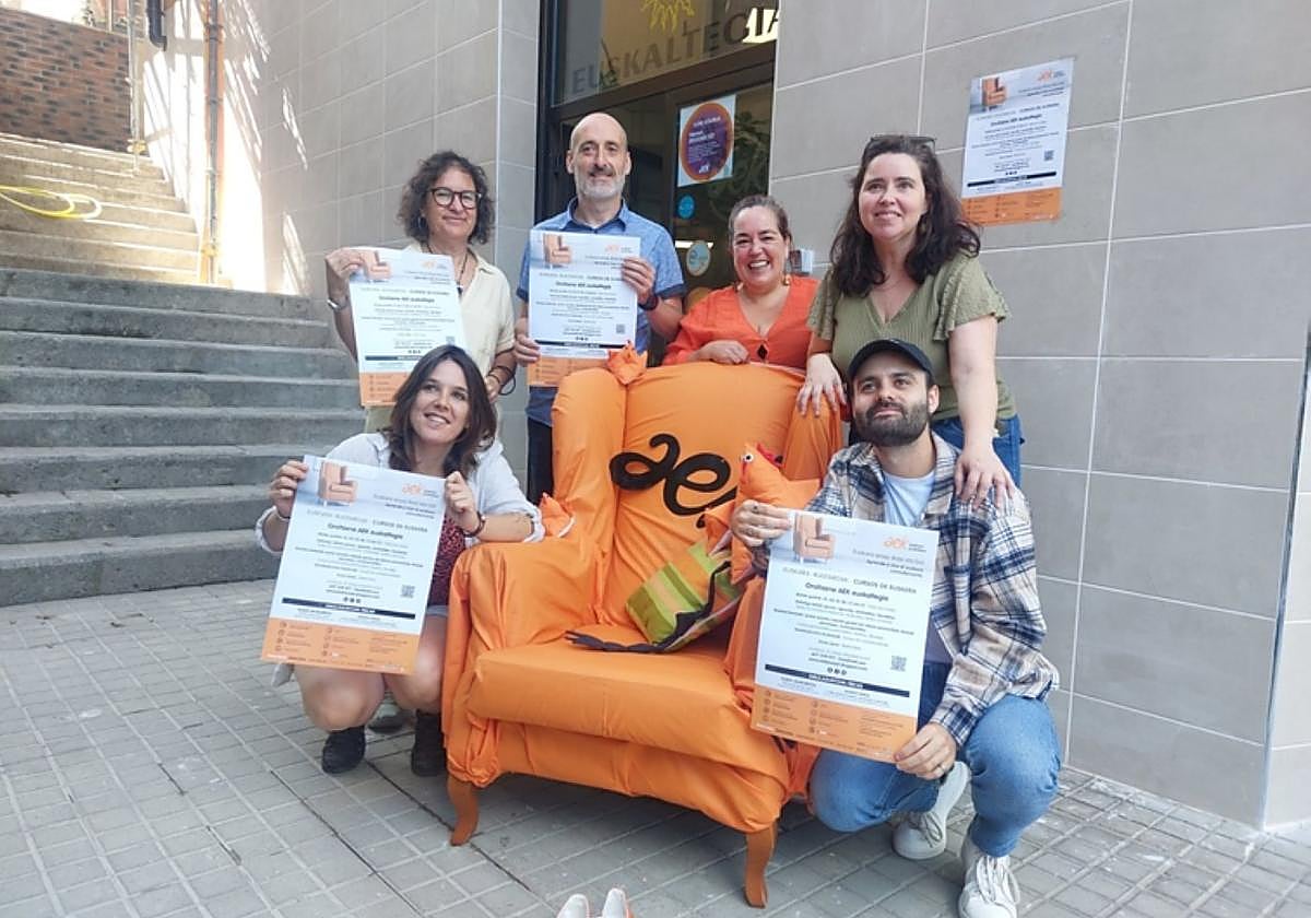 Profesores y responsables de Oroitzene AEK.