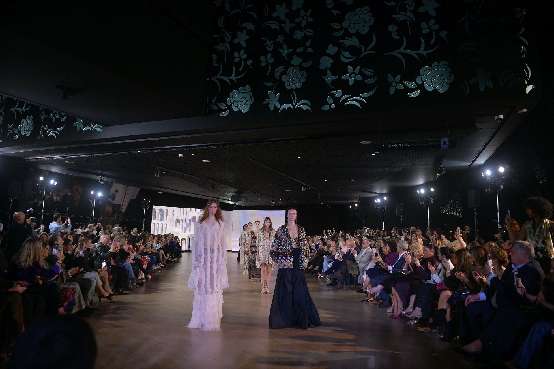 Desfile de Ailanto y CLARO Couture en el Museo Balenciaga