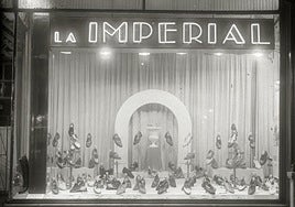 Escaparate de Calzados La Imperial, en la Avenida.