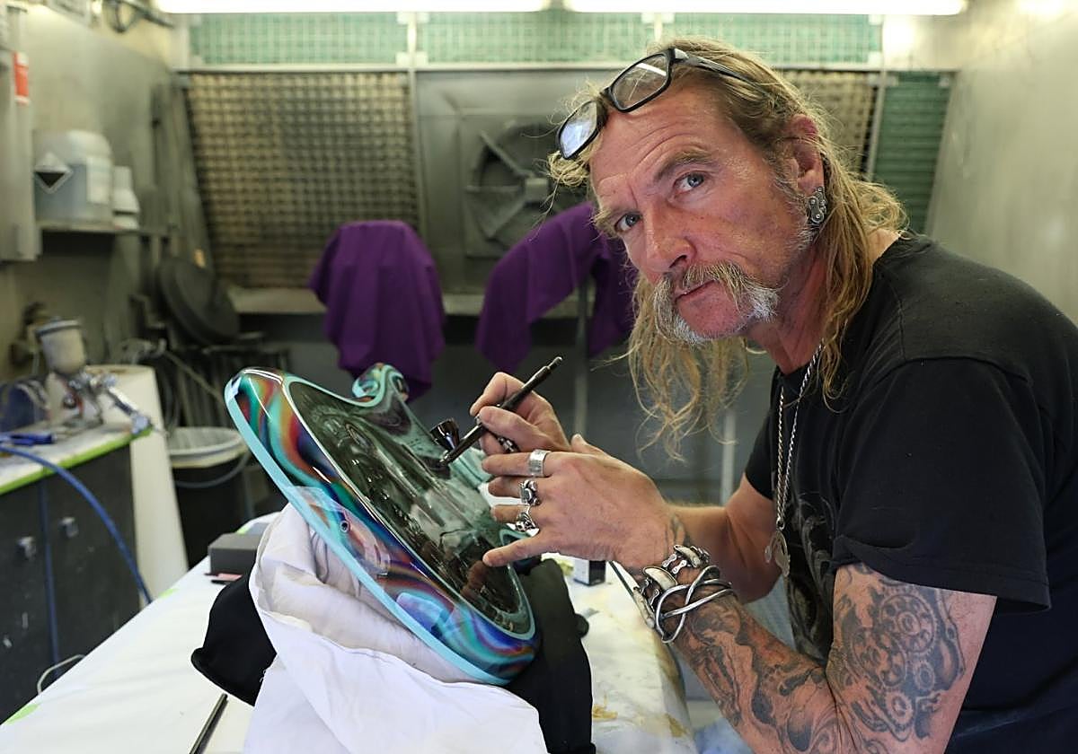 Ni jubilado ni ciego, el pionero Félix sigue dando guerra.