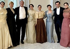 Guridi, Ibarra, Etxaniz, Barrena, Urizar, Ugarte, Biain y Urzelai son las voces de Ganbara Abesbatza que dan vida en la gran pantalla al coro Eresoinka.