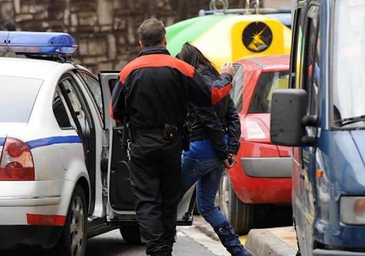 La coordinación entre la Policía Municipal y la Ertzaintza y la colaboración ciudadana, claves para la reducción de delitos.