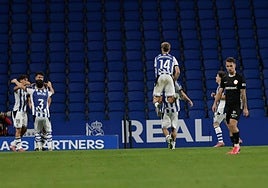 Los jugadores del Sanse celebran con efusividad el gol de Carrera ante el Andorra