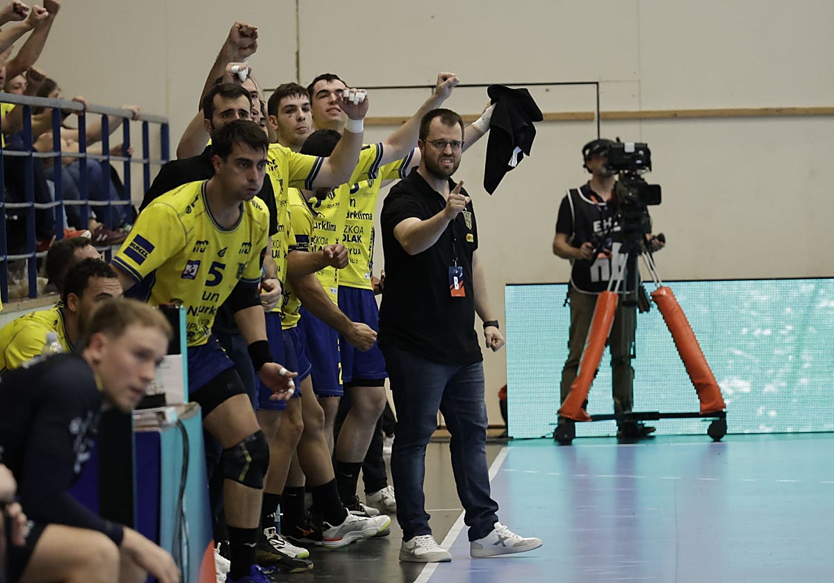 Alex Mozas durante el partido del martes contra el Flensburg.