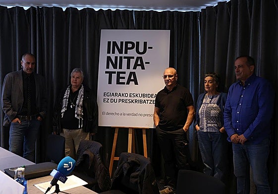 Aiert Larrarte, Marilo Gorostiaga, Pello Alcantarilla, Mertxe Gonzalez Portillo y Agus Hernan, hoy en Donostia.