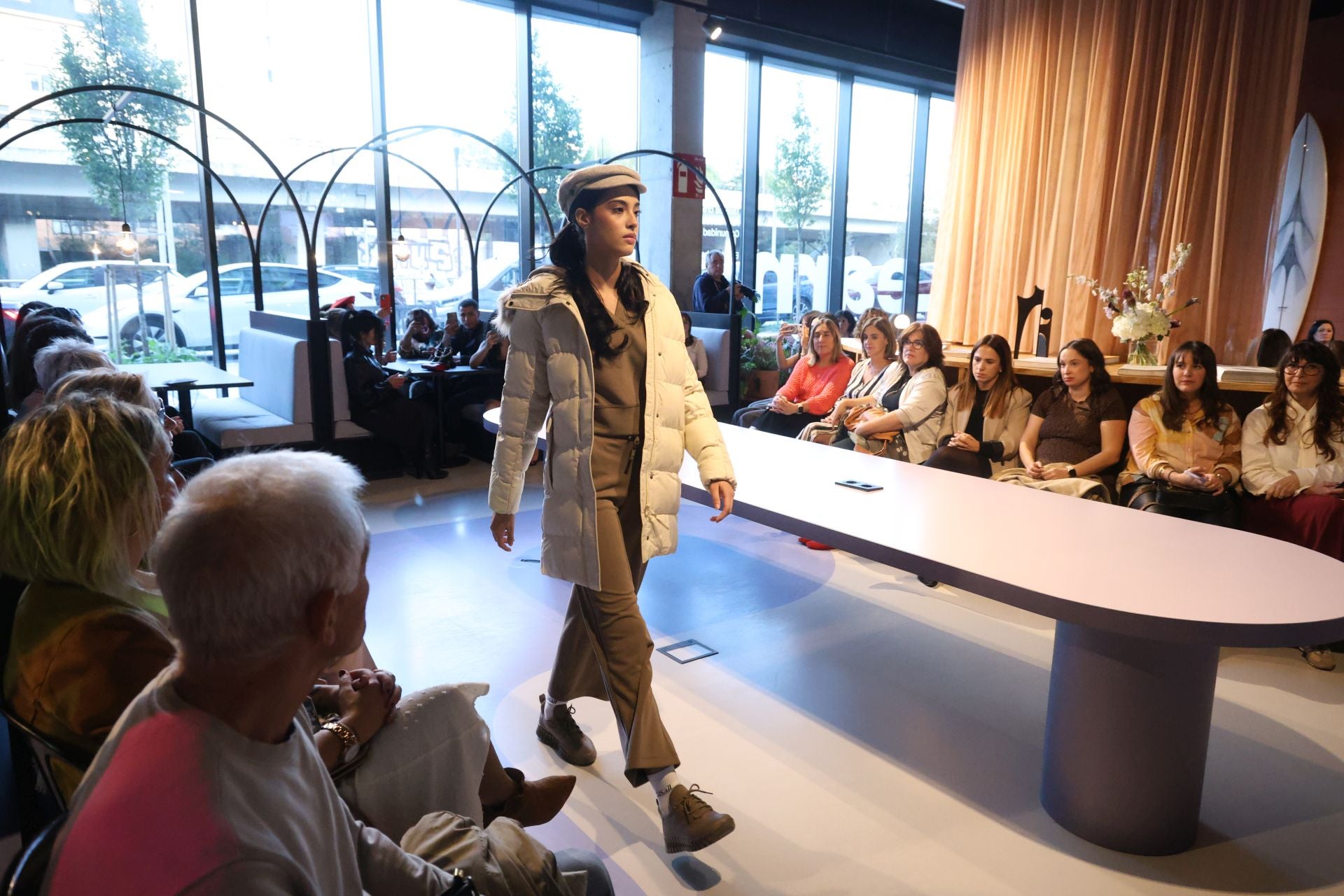 Una veintena de comercios y marcas donostiarras presenta sus propuestas en The Social Hub