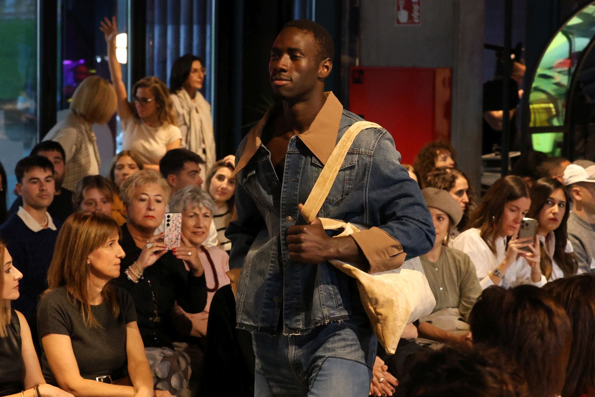 Una veintena de comercios y marcas donostiarras presenta sus propuestas en The Social Hub