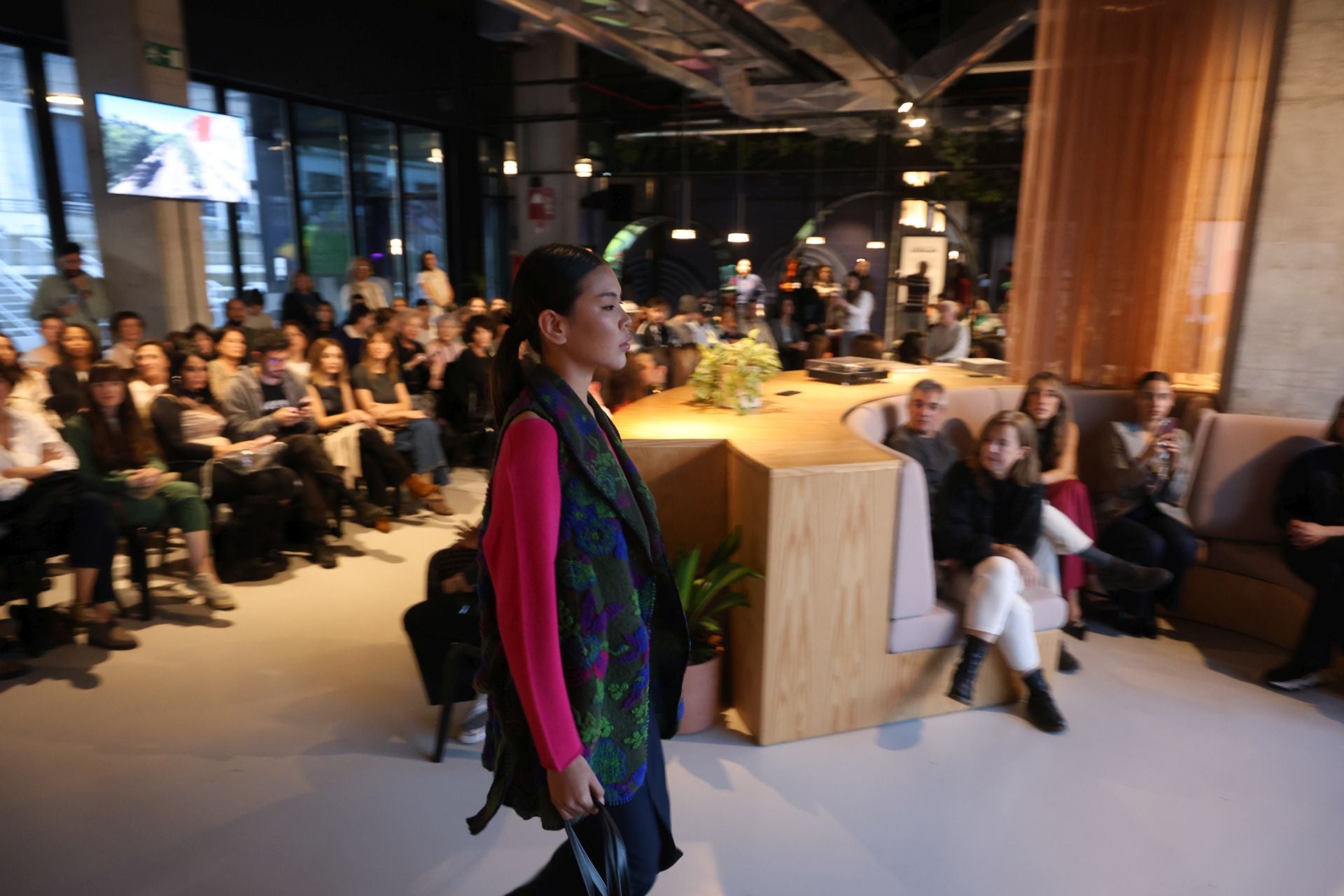 Una veintena de comercios y marcas donostiarras presenta sus propuestas en The Social Hub