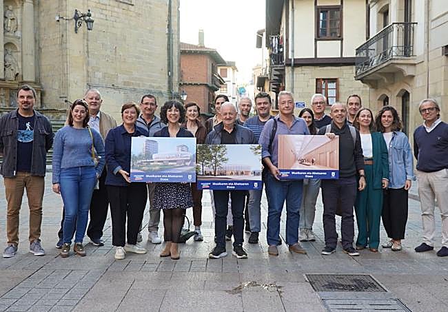 La alcaldesa y los distintos agentes en la presentación del proyecto