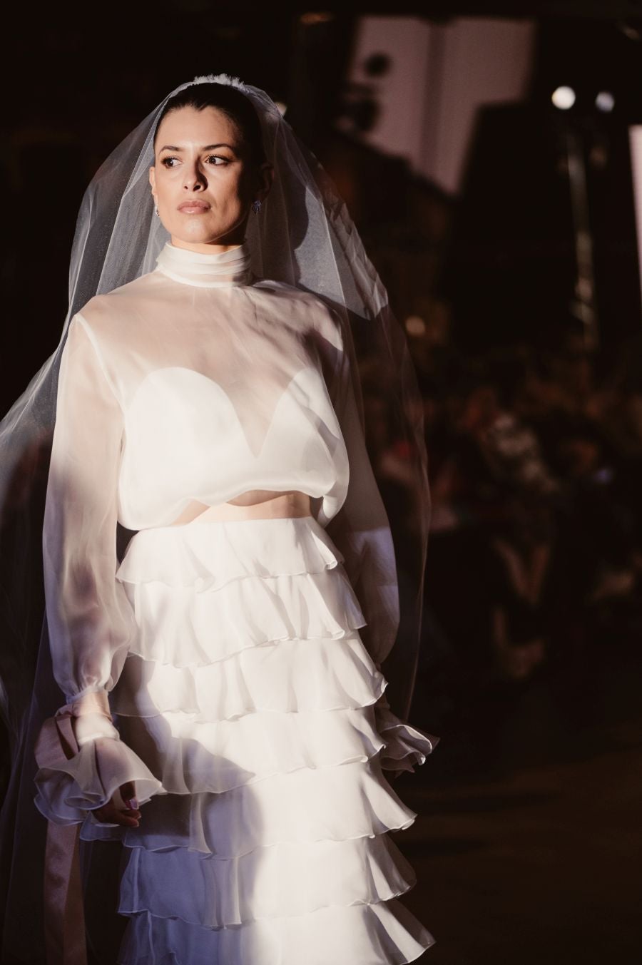 Arquitectura y poesía en el desfile de CLARO Couture