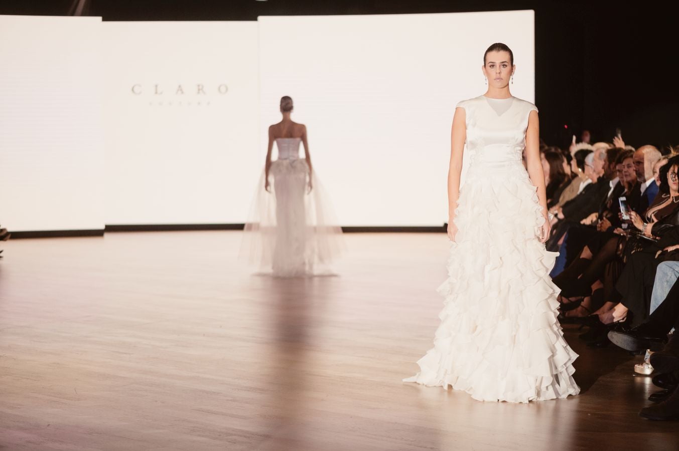 Arquitectura y poesía en el desfile de CLARO Couture