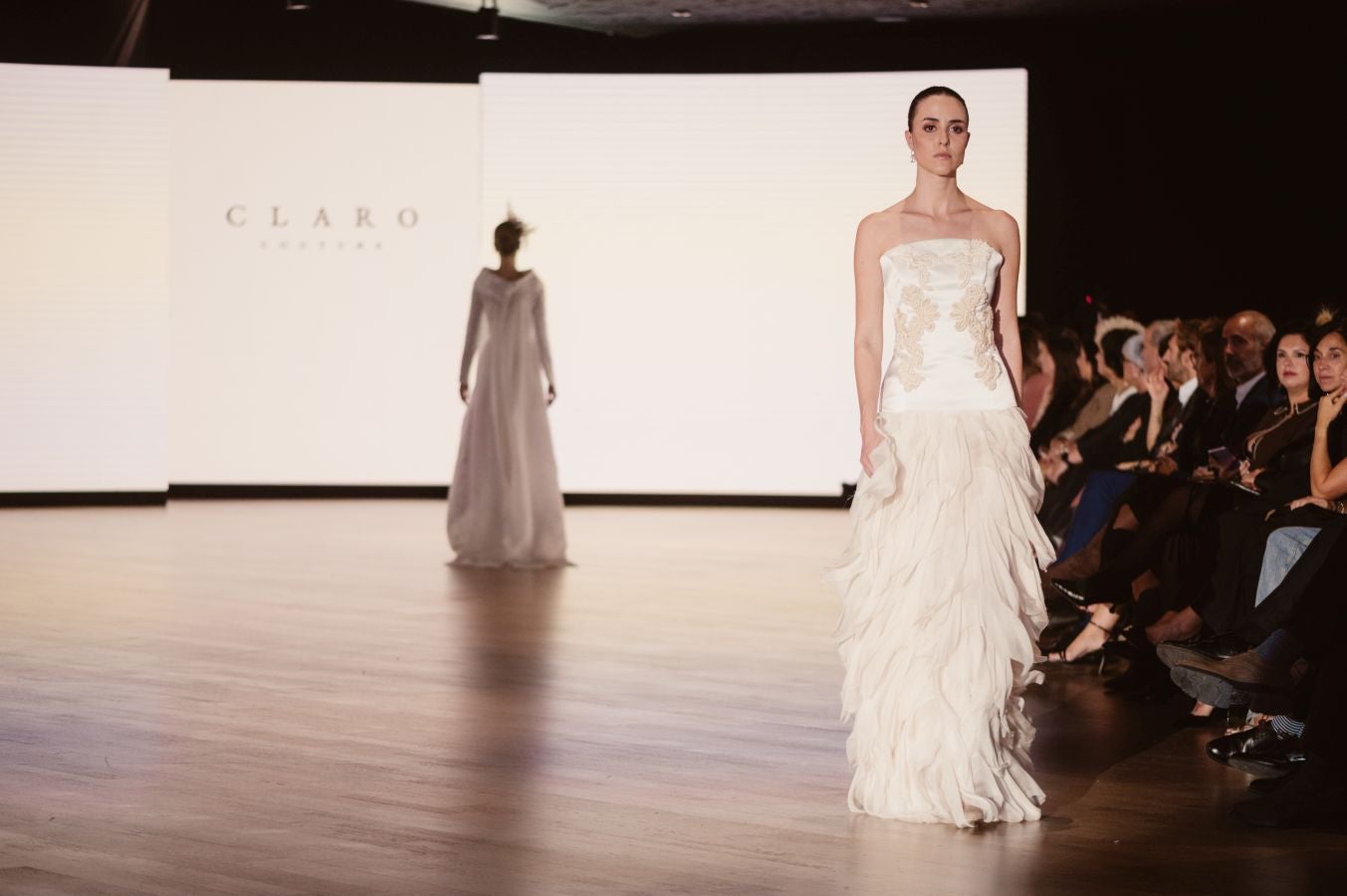 Arquitectura y poesía en el desfile de CLARO Couture