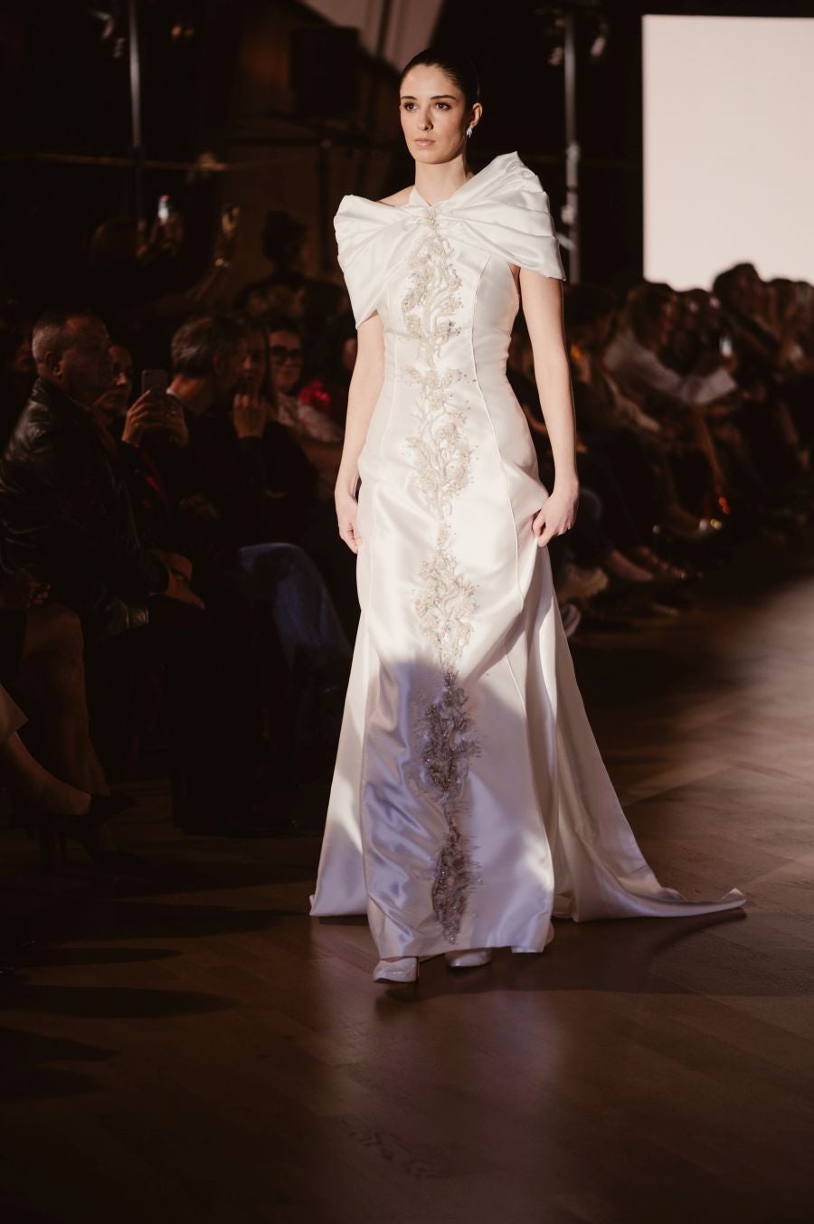 Arquitectura y poesía en el desfile de CLARO Couture