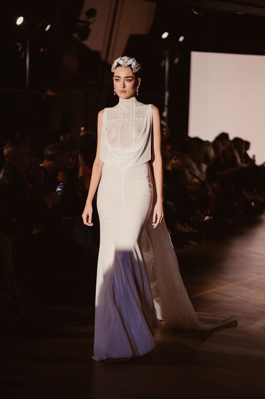 Arquitectura y poesía en el desfile de CLARO Couture