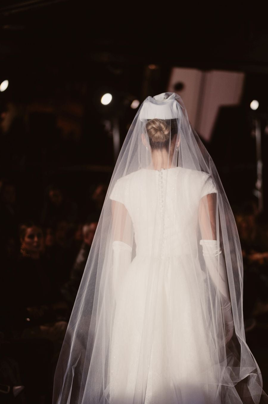 Arquitectura y poesía en el desfile de CLARO Couture