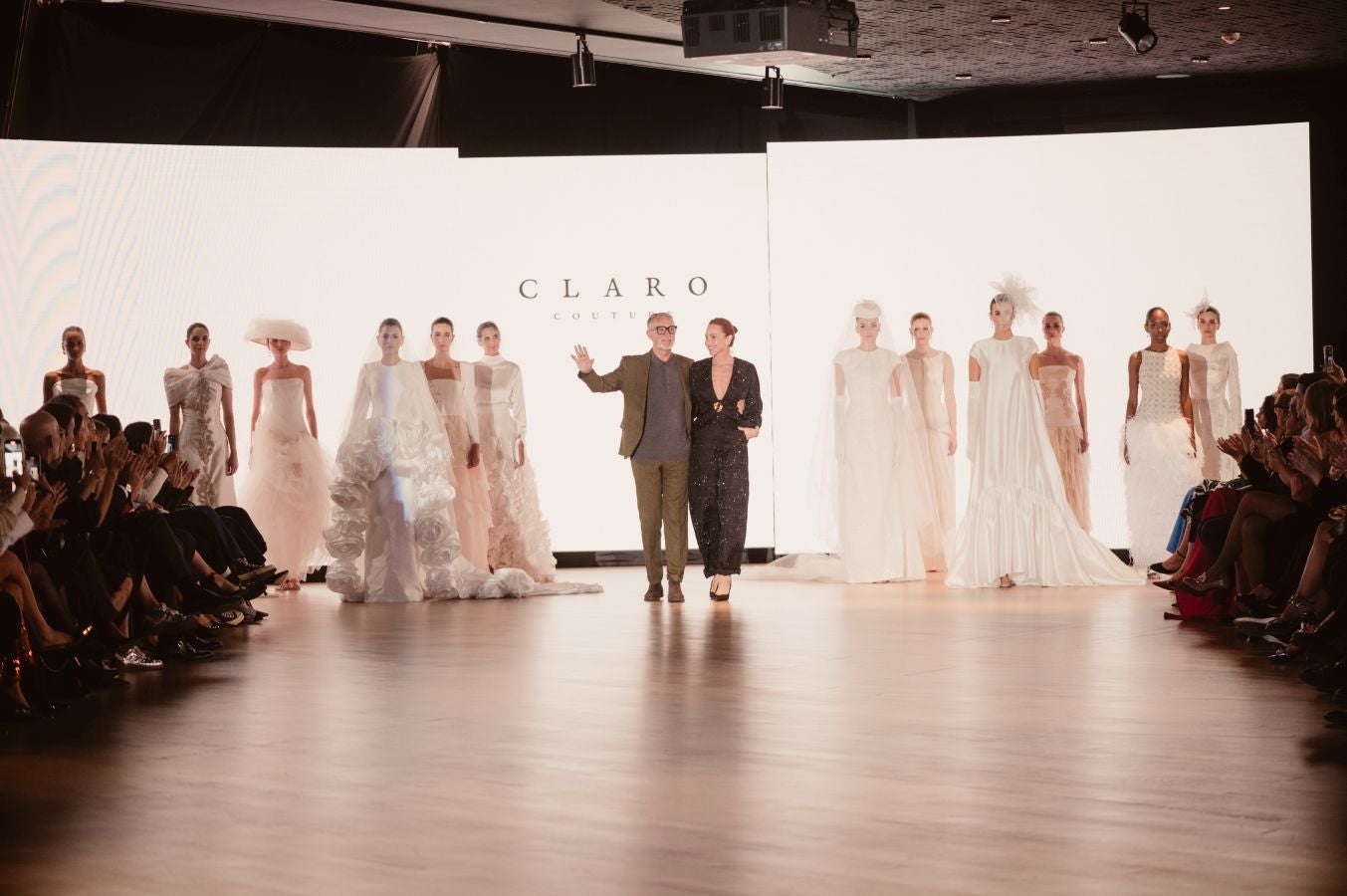 Arquitectura y poesía en el desfile de CLARO Couture