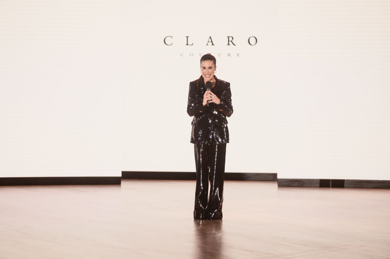 Arquitectura y poesía en el desfile de CLARO Couture