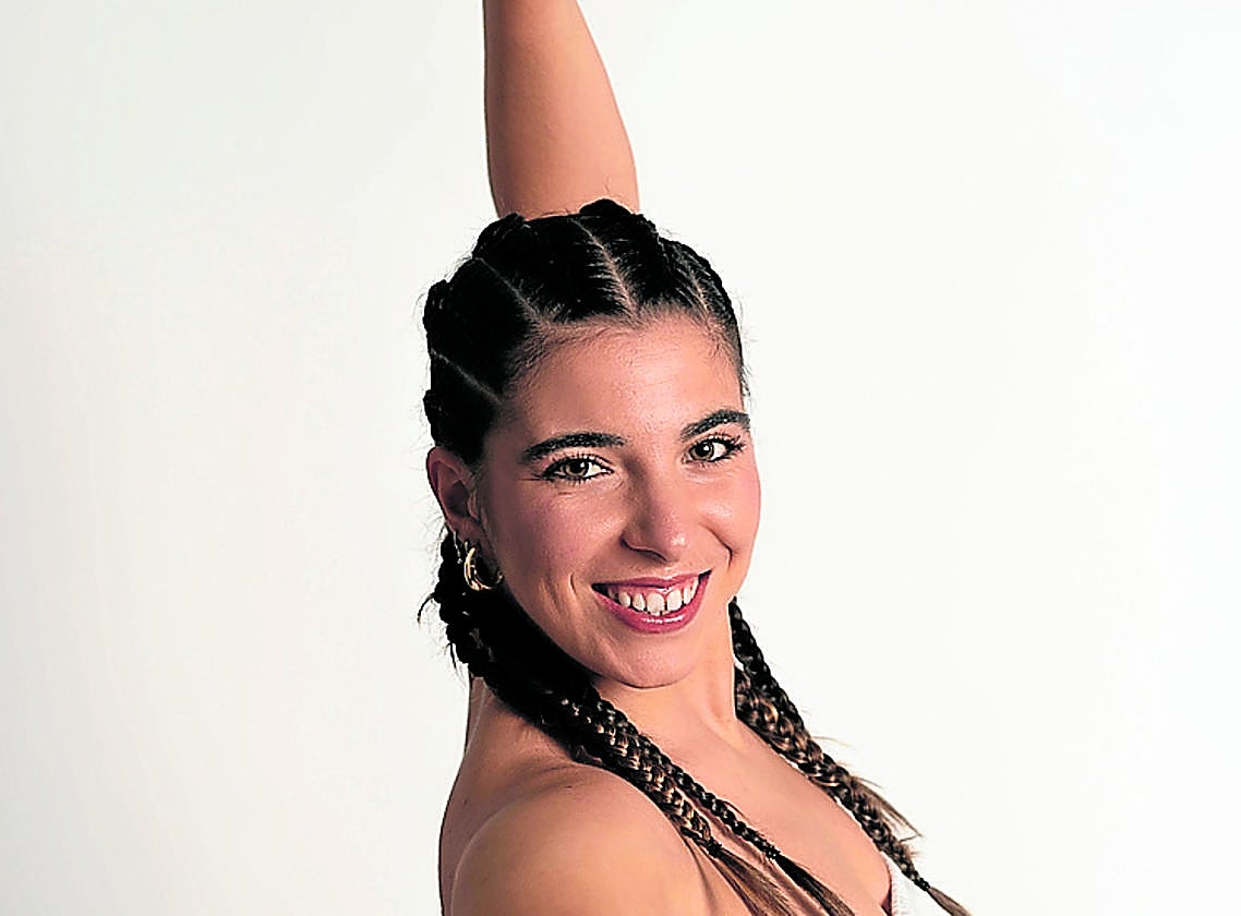 Nerea Saldias reside ahora en Madrid donde sigue formándose como bailarina.