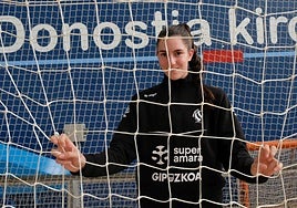 Ester Somaza, en una de las porterías del Gasca.