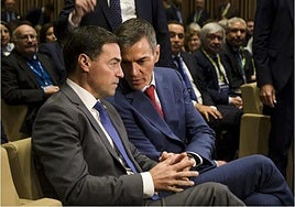 El lehendakari, Imanol Pradales, con Pedro Sánchez en la IX Cumbre Global de la Alianza de Gobierno Abierto de Vitoria.